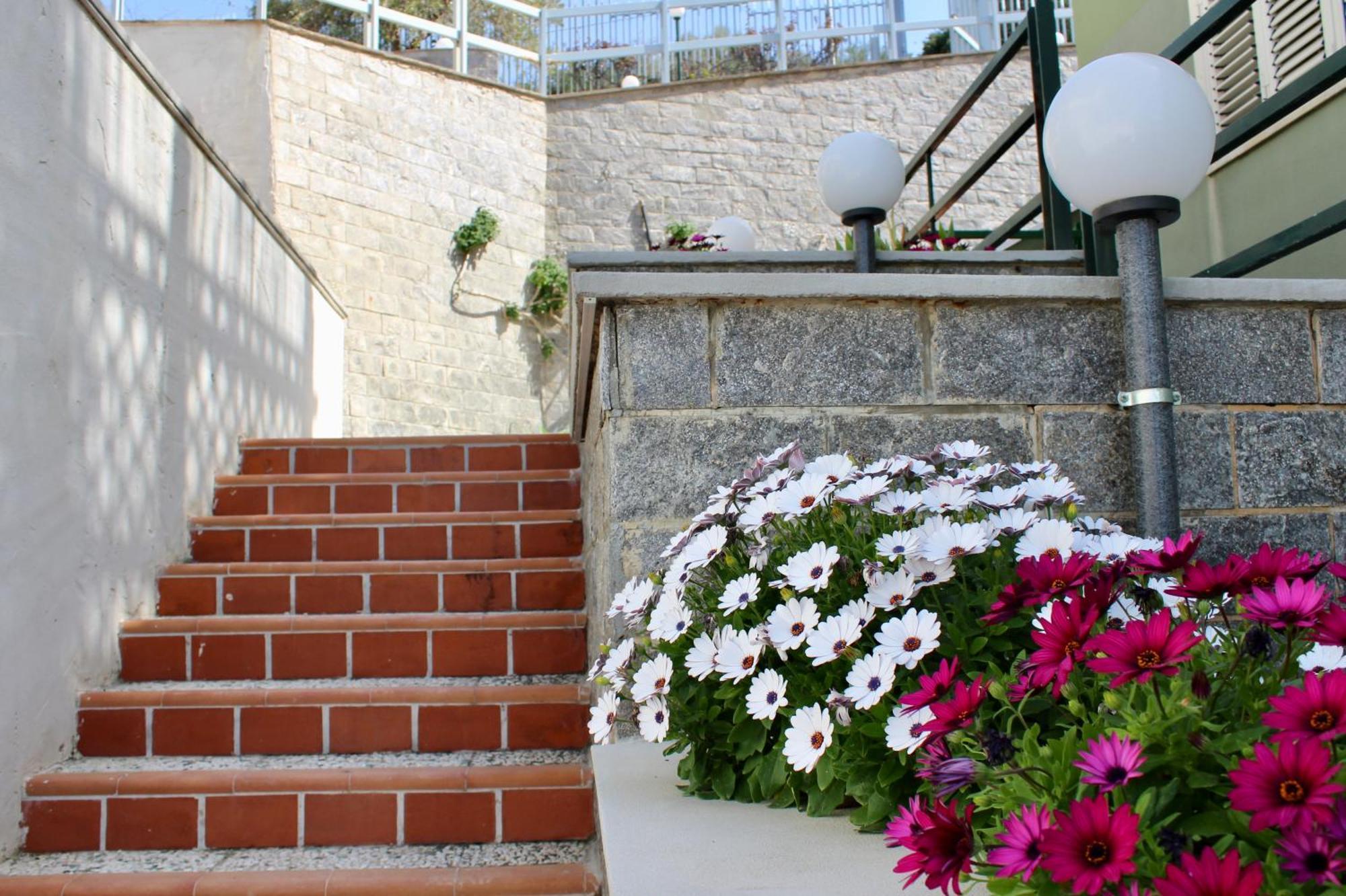 Yoursea Home Sant'Ambrogio  Bagian luar foto